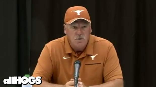 052722-Mike White-Janae Jefferson-Texas-NCAA Super 02-ah